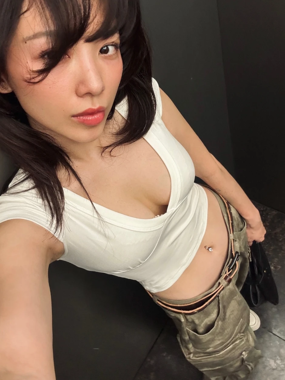 "Tóc Tiên ổn hay cố tỏ ra là mình ổn?" "Tóc Tiên ổn hay cố tỏ ra là mình ổn?"