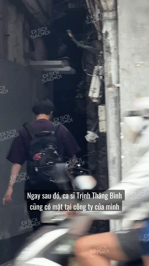 Tin nóng: Trịnh Thăng Bình và Thanh Thủy bị bắt gặp tình tứ khoác tay giữa phố Tin nóng: Trịnh Thăng Bình và Thanh Thủy bị bắt gặp tình tứ khoác tay giữa phố
