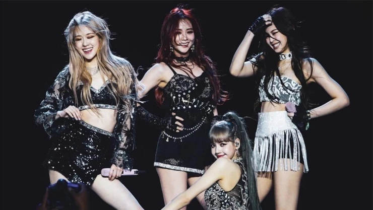 “Sốc” với clip BLACKPINK thời đi hát sự kiện hội nghị khách hàng, sân khấu quá mộc