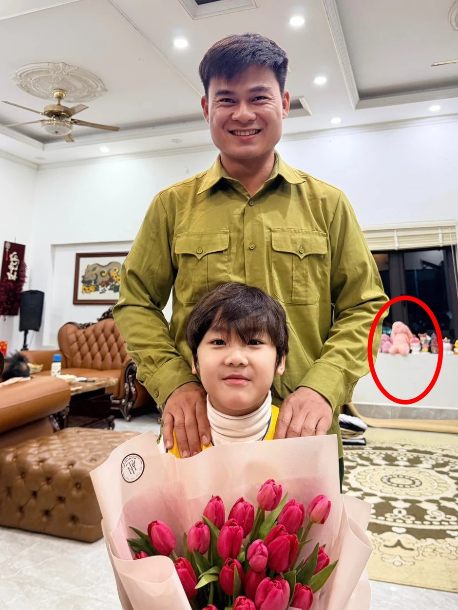 1 món đồ xuất hiện trong bức ảnh chụp vội hé mở chuyện Hòa Minzy đã sinh con gái?