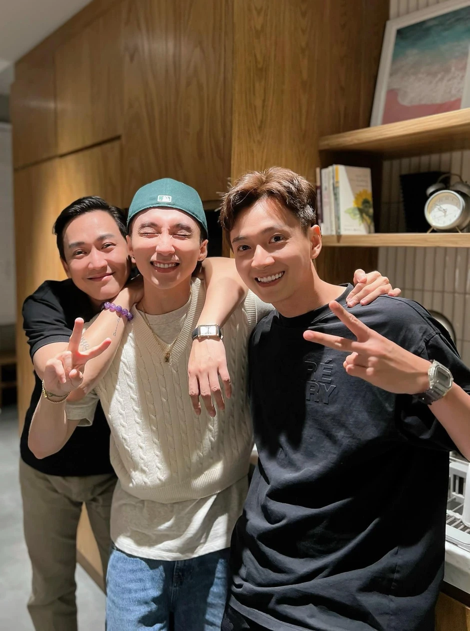 1 Phó Chủ nhiệm công khai nhắn Sơn Tùng M-TP hỏi lịch ra MV để “né”