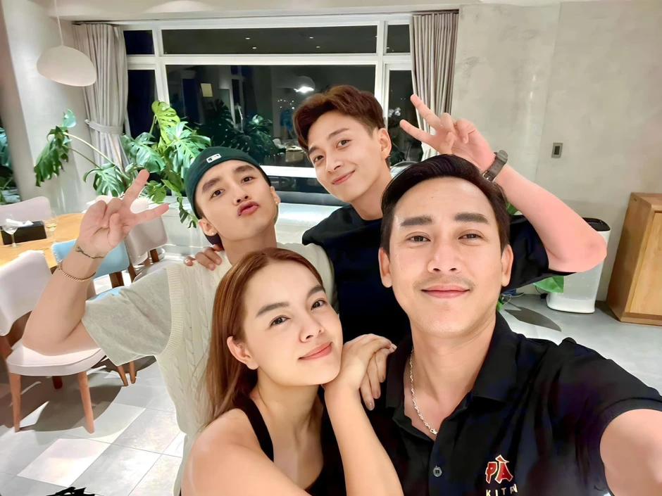 1 Phó Chủ nhiệm công khai nhắn Sơn Tùng M-TP hỏi lịch ra MV để “né”