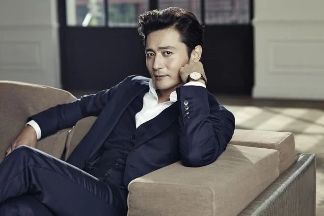 1 sao nam bị lộ 700 tin nhắn thác loạn rúng động showbiz, vợ mỹ nhân vội đưa con chạy sang Mỹ "lánh bão"