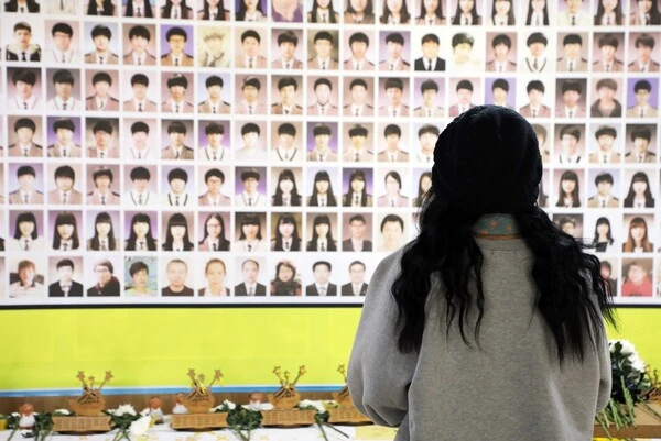 12 năm, thảm kịch chìm phà Sewol vẫn chưa kết thúc: “Xin hãy nhớ đến những đứa trẻ xinh đẹp vẫn đang ở lại nơi đây”