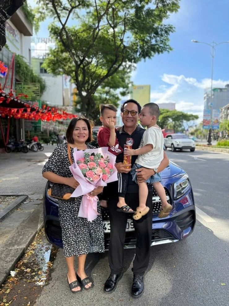 2 nam diễn viên đông con, hạnh phúc bên vợ kín tiếng của showbiz Việt là ai? 2 nam diễn viên đông con, hạnh phúc bên vợ kín tiếng của showbiz Việt là ai?