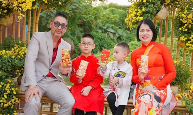 2 nam diễn viên đông con, hạnh phúc bên vợ kín tiếng của showbiz Việt là ai? 2 nam diễn viên đông con, hạnh phúc bên vợ kín tiếng của showbiz Việt là ai?