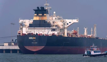 2 tàu chở hơn 100.000 tấn hàng đầu tiên được đi qua eo biển Hormuz ngay sau lệnh ngừng bắn, báo tin cực vui cho cả thế giới
