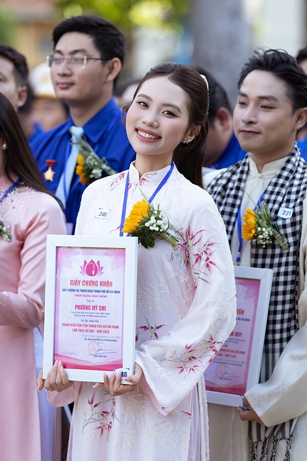 23 tuổi, Phương Mỹ Chi tiếp tục có tin vui