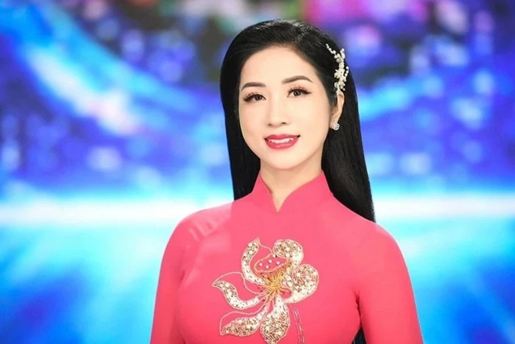 3 ca sĩ có bằng tiến sĩ, dạy cùng một trường nổi tiếng cả nước biết 3 ca sĩ có bằng tiến sĩ, dạy cùng một trường nổi tiếng cả nước biết