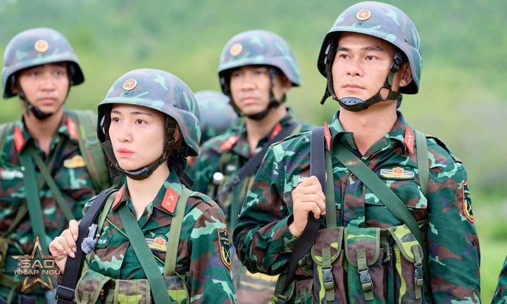 4 năm yêu kín tiếng của Hòa Minzy và bạn trai quân nhân