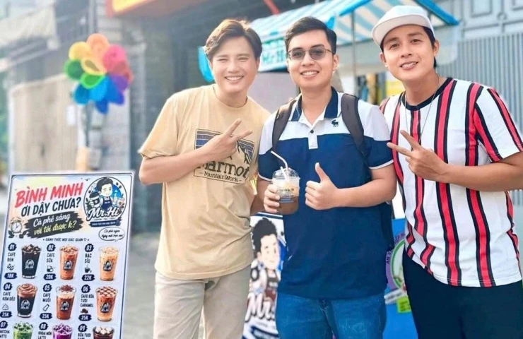 4 nghệ sĩ Việt chạy xe ôm, bán cà phê vỉa hè mưu sinh là ai? 4 nghệ sĩ Việt chạy xe ôm, bán cà phê vỉa hè mưu sinh là ai?