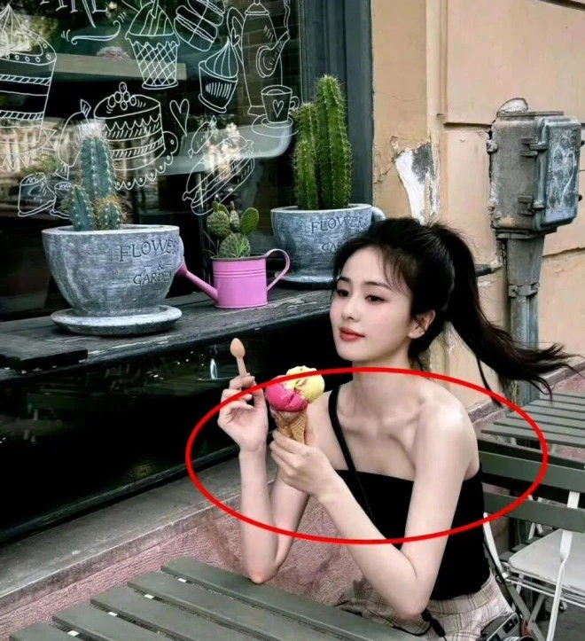 5 nam thần, mỹ nhân gầy đến trơ xương khiến cả showbiz phát hoảng 5 nam thần, mỹ nhân gầy đến trơ xương khiến cả showbiz phát hoảng