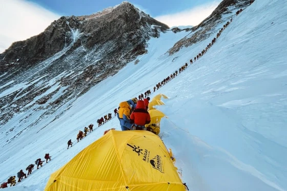 7 câu chuyện ám ảnh phía sau các “cột mốc thi thể” trên đỉnh Everest 7 câu chuyện ám ảnh phía sau các “cột mốc thi thể” trên đỉnh Everest