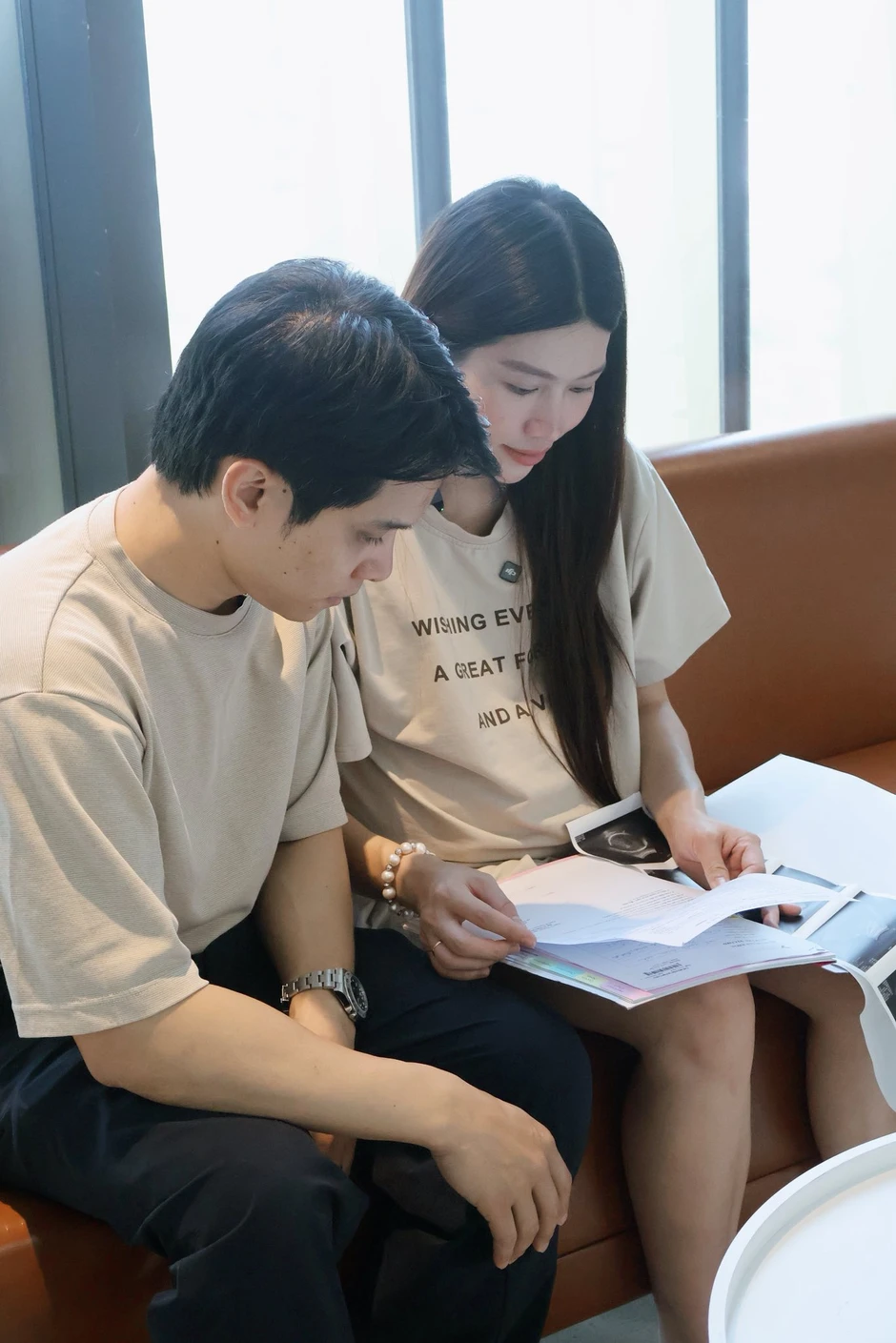 Á hậu Chế Nguyễn Quỳnh Châu vừa sinh con 3 ngày đã đi sự kiện?