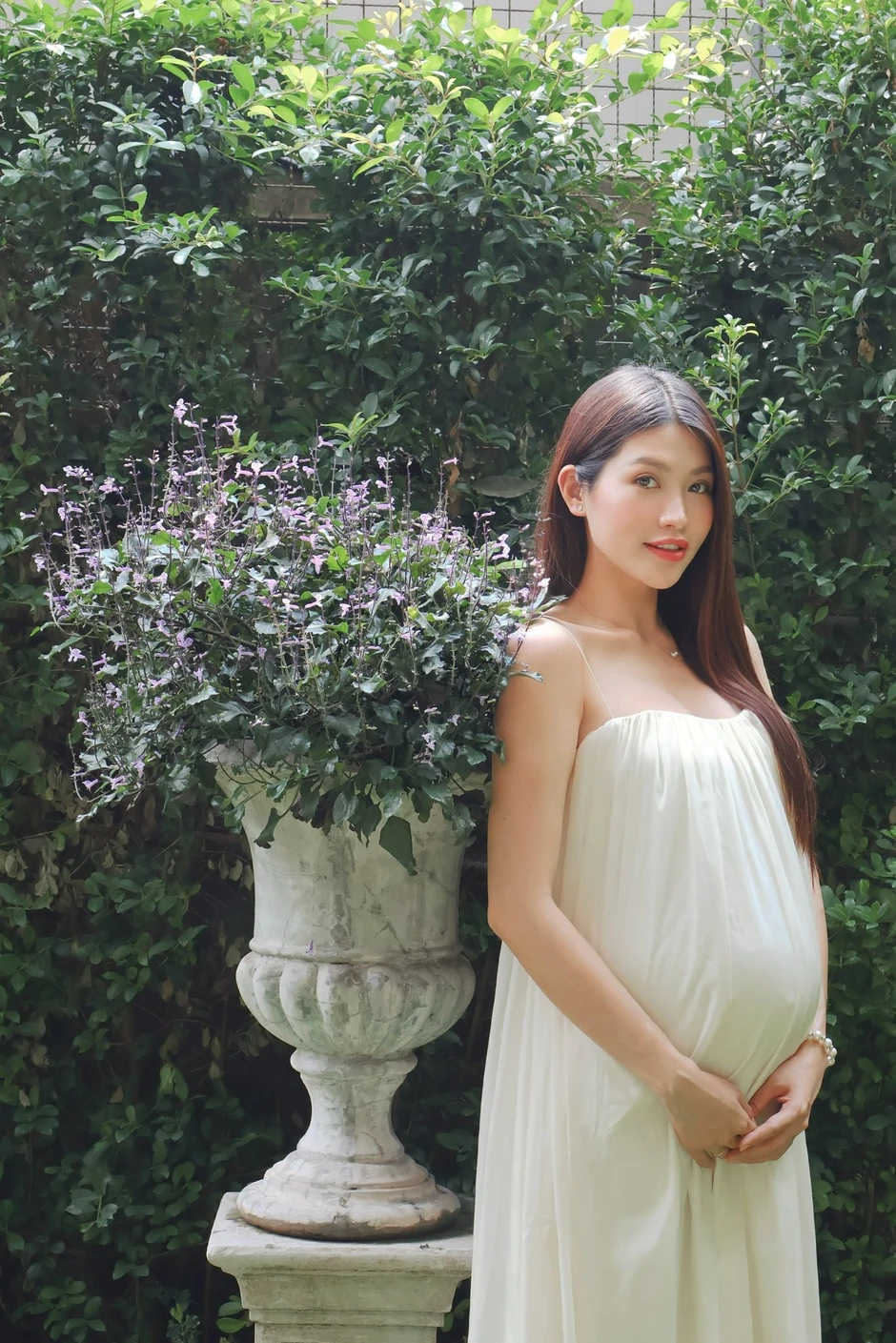 Á hậu Chế Nguyễn Quỳnh Châu vừa sinh con 3 ngày đã đi sự kiện?