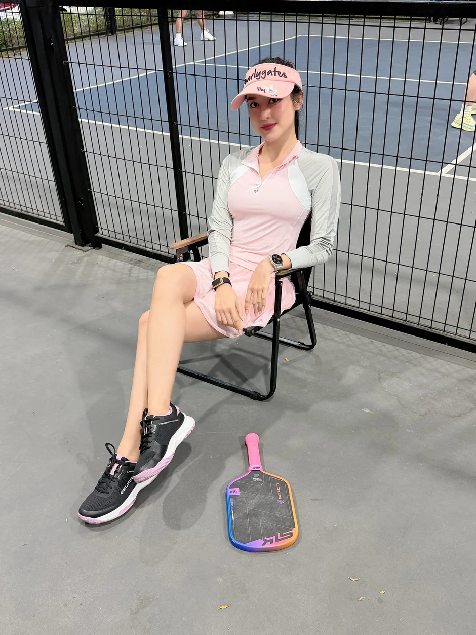 Á hậu Huyền My gặp tai nạn khi chơi pickleball