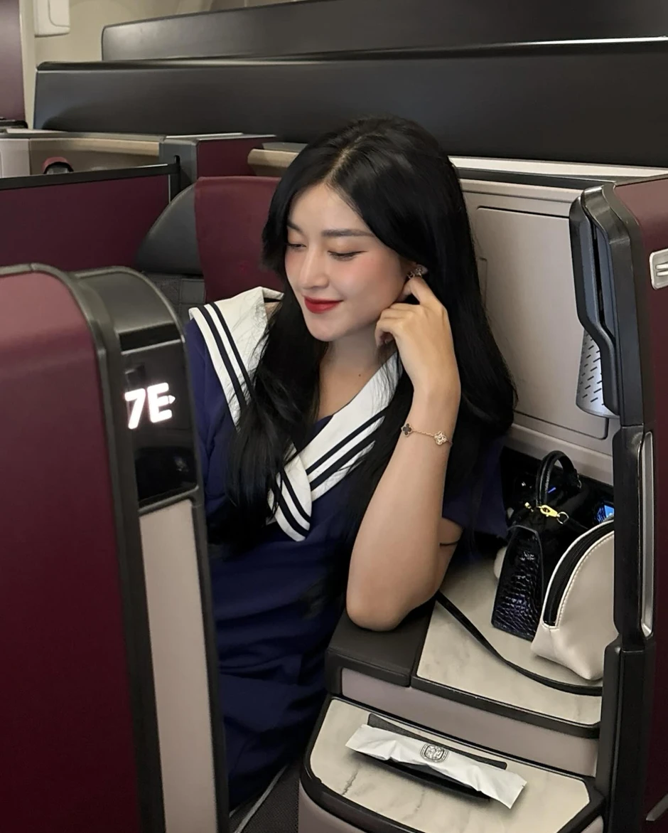 Á hậu Huyền My tiếp tục lên đơn sau vụ đôi giày "bẩn bẩn", netizen nổi nóng: "Tôi điên lắm rồi đấy!"