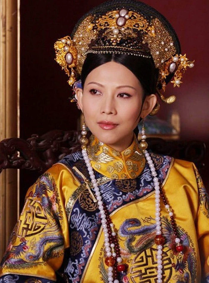 Á hậu làm nhân tình cho đại gia hơn 20 tuổi nhan sắc thay đổi gây sốc, đi thi hát tấu hài cả nước xem