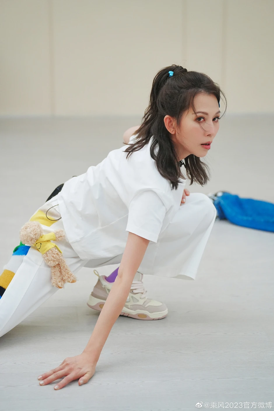 Á hậu làm nhân tình cho đại gia hơn 20 tuổi nhan sắc thay đổi gây sốc, đi thi hát tấu hài cả nước xem