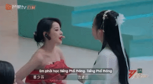 Á hậu làm nhân tình cho đại gia hơn 20 tuổi nhan sắc thay đổi gây sốc, đi thi hát tấu hài cả nước xem
