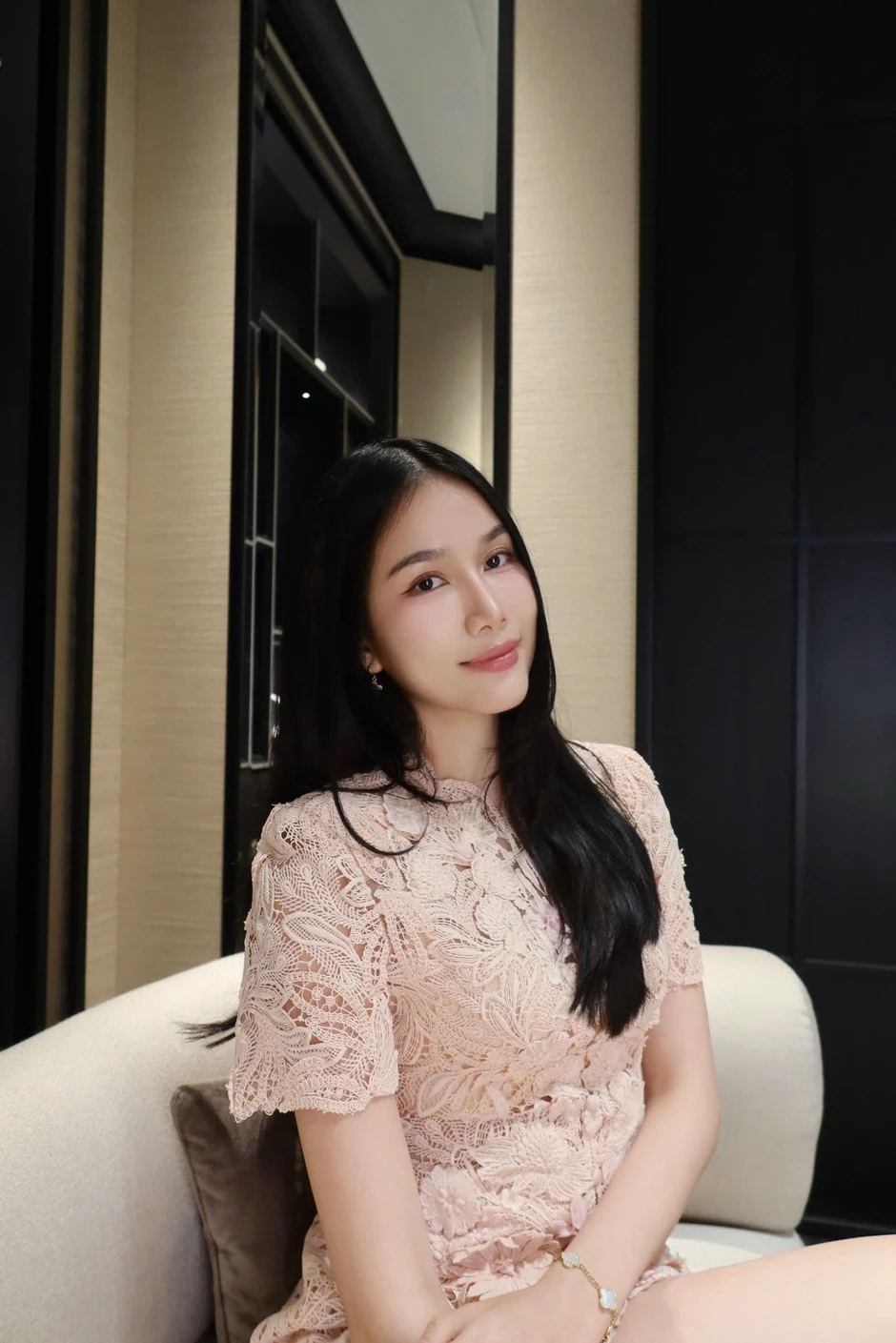 Á hậu Phương Anh lên tiếng giữa lúc hàng loạt nghệ sĩ dính chất cấm: "Đừng đánh đổi tương lai vì một chữ thử"