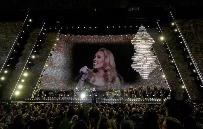 Adele trở lại phòng thu, kiên quyết từ chối những chuyến lưu diễn dài ngày