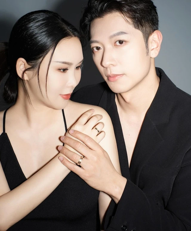 Ai có ngờ "nam vương tiêu tiền như rác" lại thê thảm thế này sau khi vợ CEO bị điều tra, phong tỏa tài sản Ai có ngờ "nam vương tiêu tiền như rác" lại thê thảm thế này sau khi vợ CEO bị điều tra, phong tỏa tài sản
