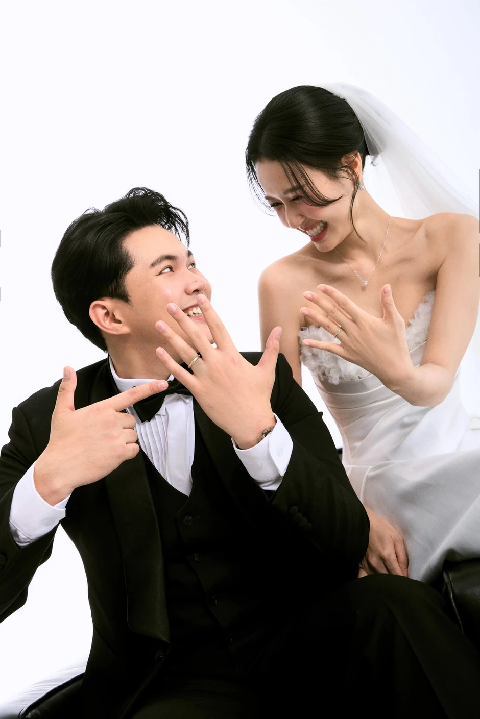 Nhung Gumiho và Andiez Nam Trương tung ảnh cưới lãng mạn, chốt ngày cưới vào cuối tháng 3 Nhung Gumiho và Andiez Nam Trương tung ảnh cưới lãng mạn, chốt ngày cưới vào cuối tháng 3