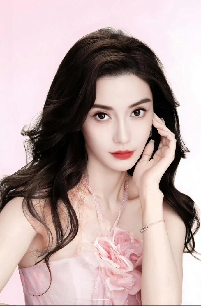 Angelababy cũng có ngày này: Sa sút đến mức phải livestream bán hàng giá rẻ, sống bằng những bữa cơm lề đường