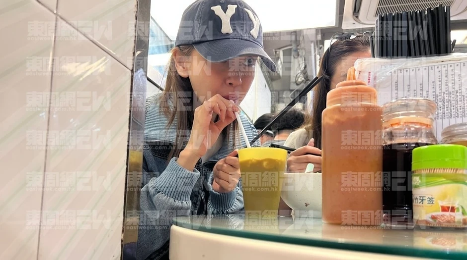 Angelababy cũng có ngày này: Sa sút đến mức phải livestream bán hàng giá rẻ, sống bằng những bữa cơm lề đường