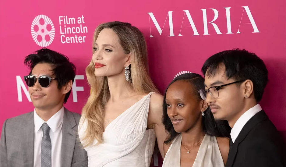 Angelina Jolie bị chỉ trích Angelina Jolie bị chỉ trích