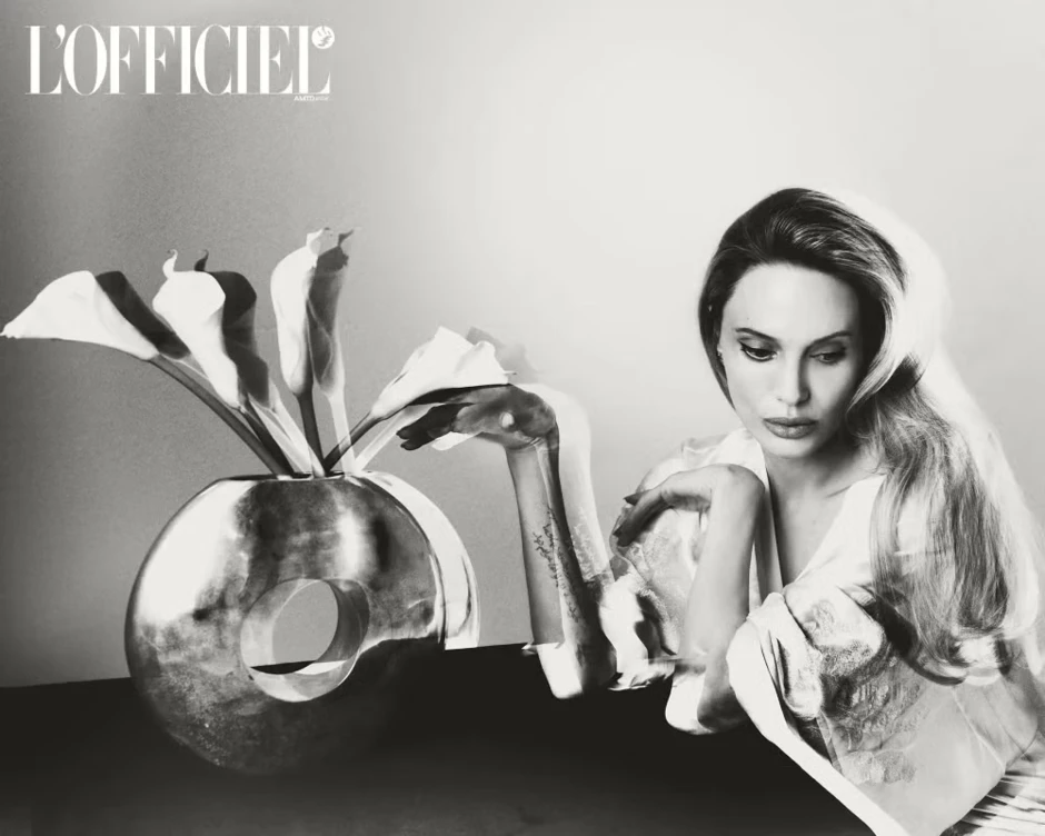 Angelina Jolie bị chỉ trích Angelina Jolie bị chỉ trích