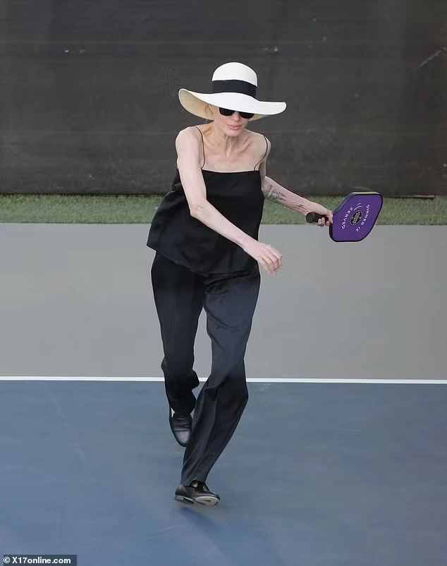Angelina Jolie gây tranh cãi