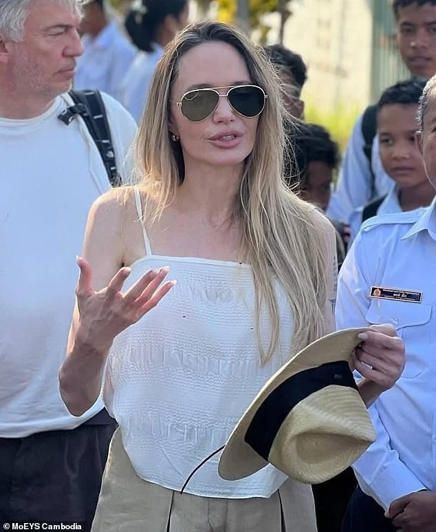 Angelina Jolie ngoại hình khác lạ