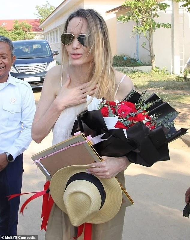 Angelina Jolie ngoại hình khác lạ