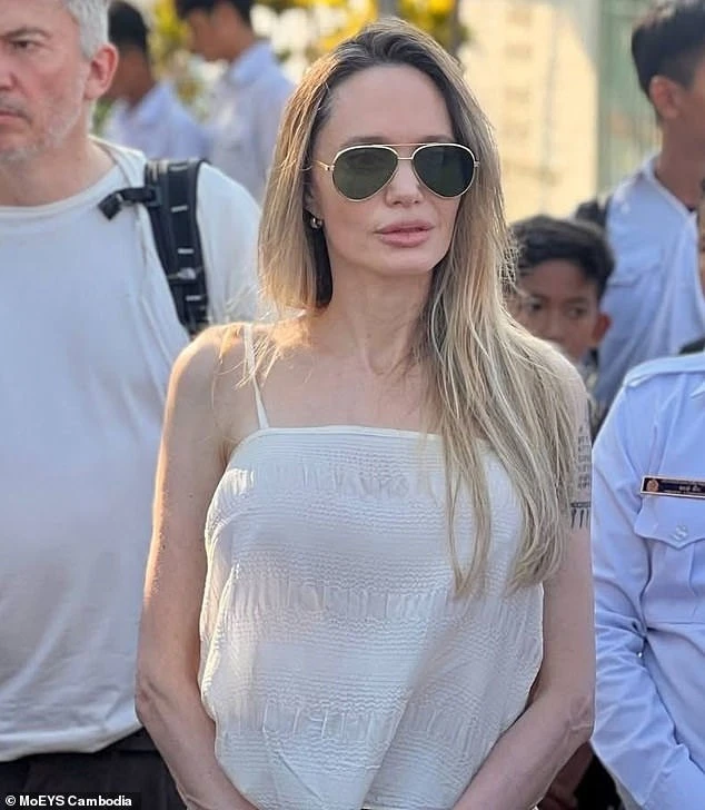 Angelina Jolie ngoại hình khác lạ