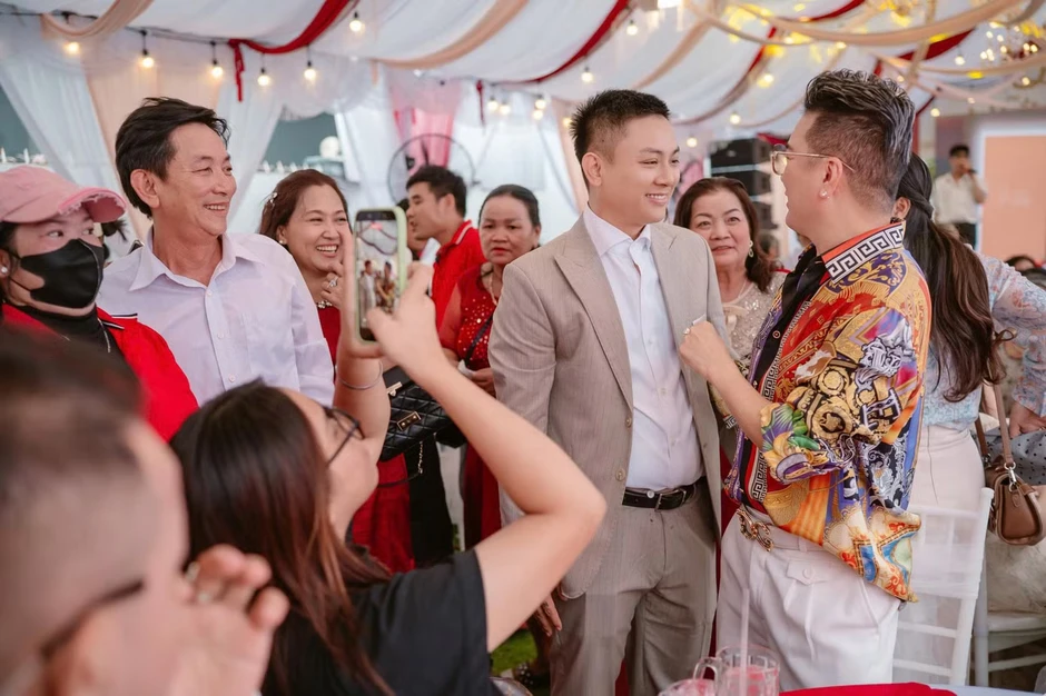 Ảnh chưa công khai ở đám cưới Hoài Lâm Ảnh chưa công khai ở đám cưới Hoài Lâm