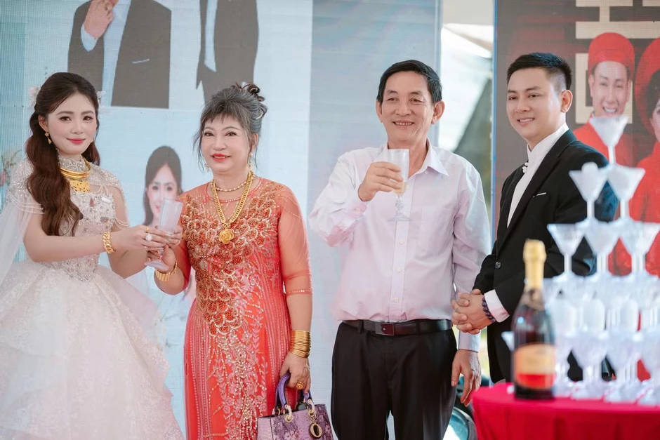 Ảnh chưa công khai ở đám cưới Hoài Lâm Ảnh chưa công khai ở đám cưới Hoài Lâm