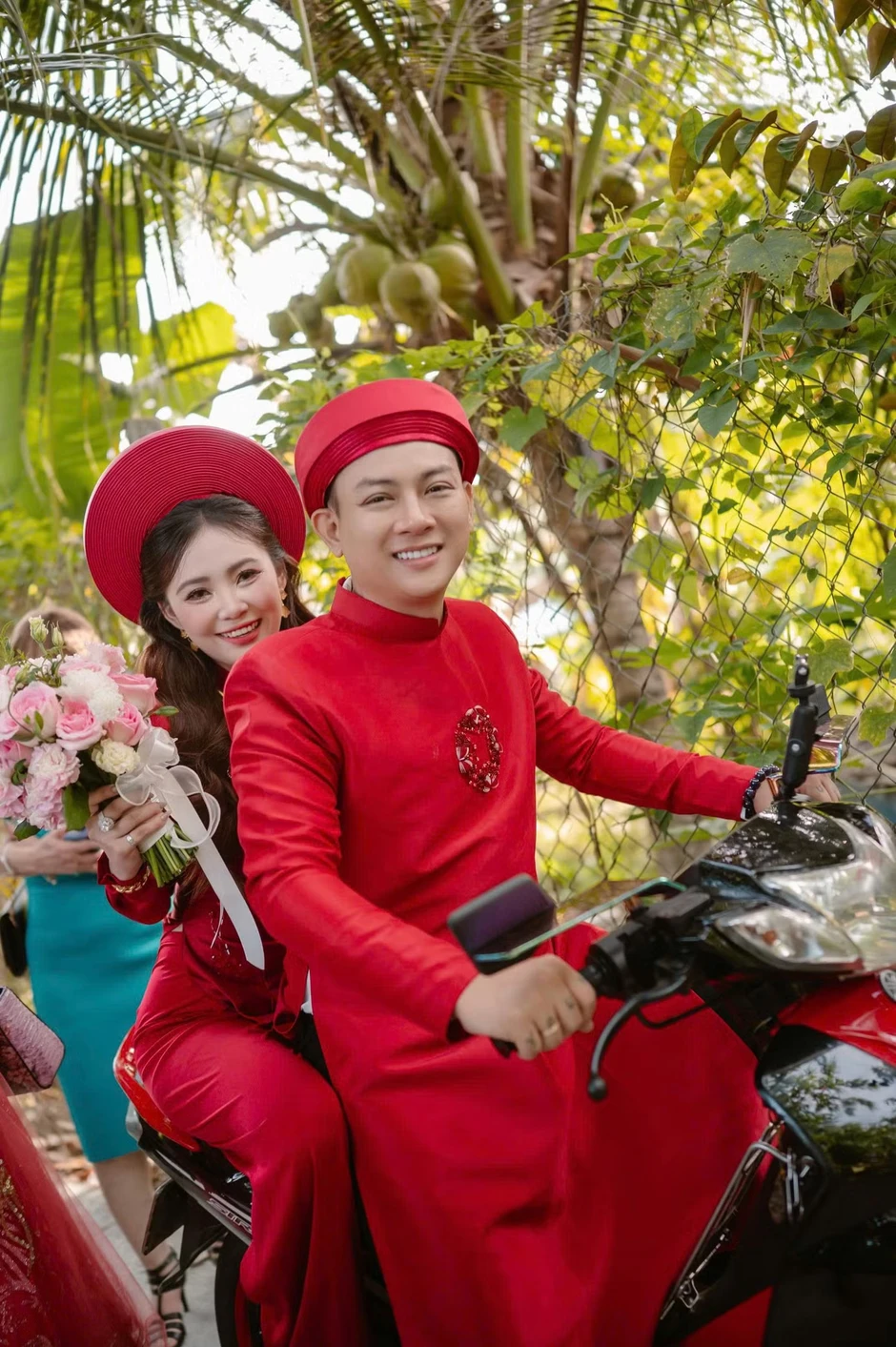 Ảnh chưa công khai ở đám cưới Hoài Lâm Ảnh chưa công khai ở đám cưới Hoài Lâm