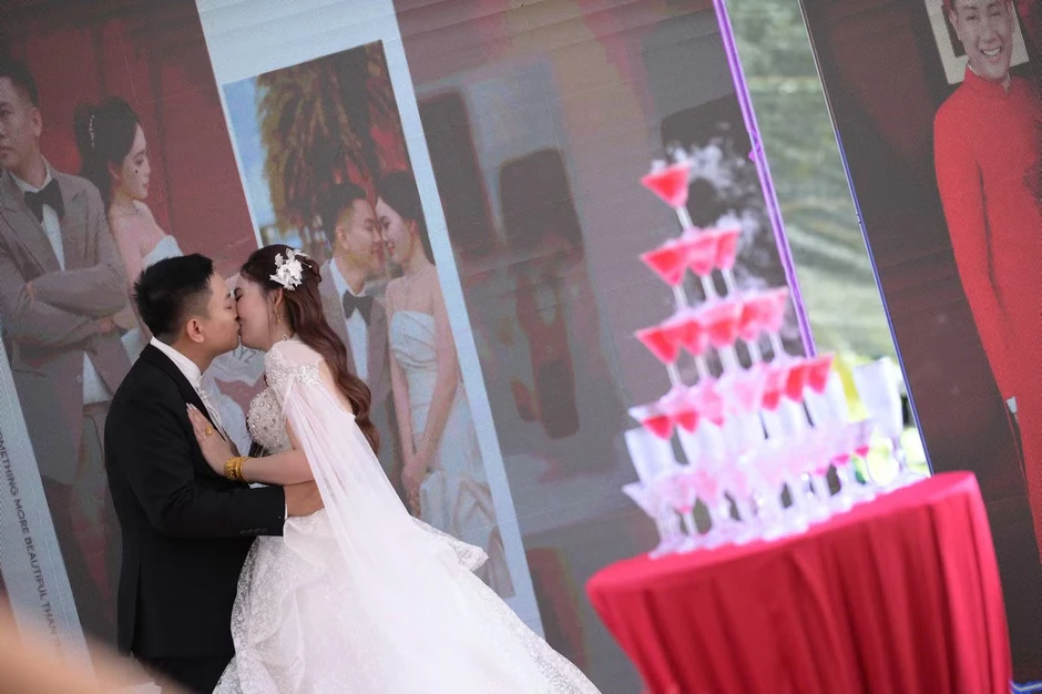 Ảnh chưa công khai ở đám cưới Hoài Lâm Ảnh chưa công khai ở đám cưới Hoài Lâm