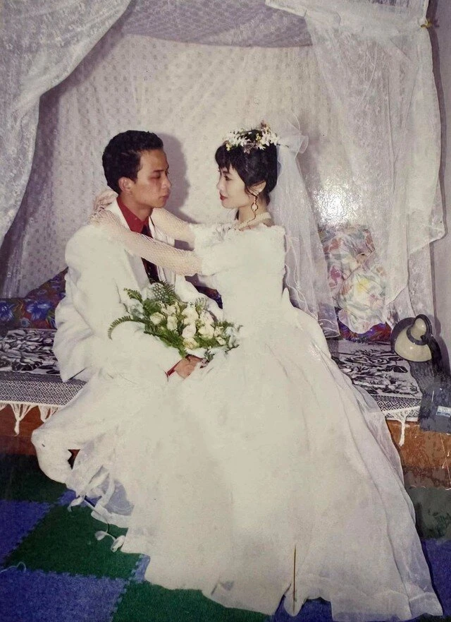 Ảnh cưới NSƯT Nguyệt Hằng - Anh Tuấn cách đây 30 năm gây sốt