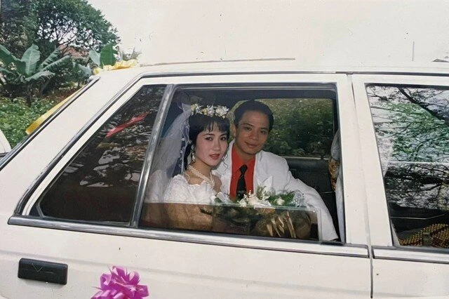 Ảnh cưới NSƯT Nguyệt Hằng - Anh Tuấn cách đây 30 năm gây sốt