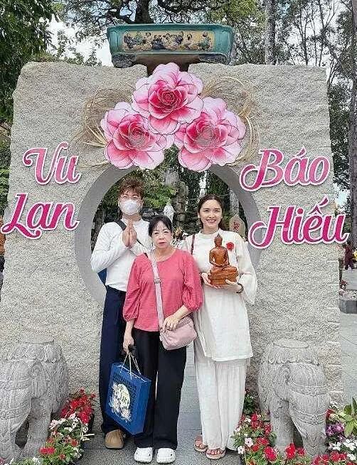 Ảnh sao 1/9: Midu và chồng thiếu gia tận hưởng kỳ nghỉ theo cách giản dị Ảnh sao 1/9: Midu và chồng thiếu gia tận hưởng kỳ nghỉ theo cách giản dị