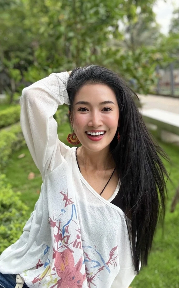 Ảnh sao 10/6: Uyên Linh diện bikini khoe body Ảnh sao 10/6: Uyên Linh diện bikini khoe body