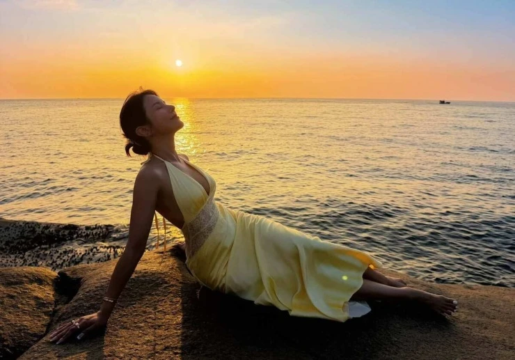 Ảnh sao 10/7: Kim Tuyến thức đợi Đồng Ánh Quỳnh đi làm về muộn