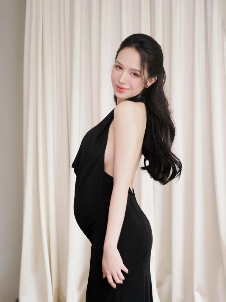 Ảnh sao 11/6: Đỗ Mỹ Linh thon gọn sau hơn 1 tháng sinh con thứ hai