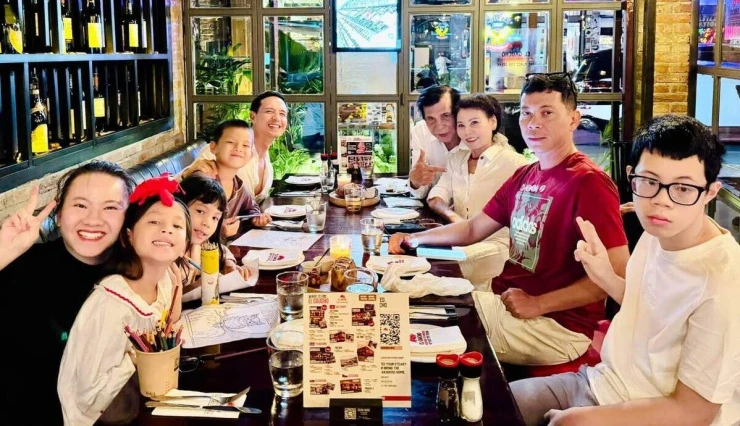 Ảnh sao 13/10: Con gái Mạnh Trường được khen càng lớn càng xinh đẹp Ảnh sao 13/10: Con gái Mạnh Trường được khen càng lớn càng xinh đẹp