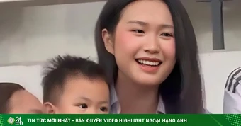 Ảnh sao 13/4: Vợ Đoàn Văn Hậu bế con trai ra sân cổ vũ chồng
