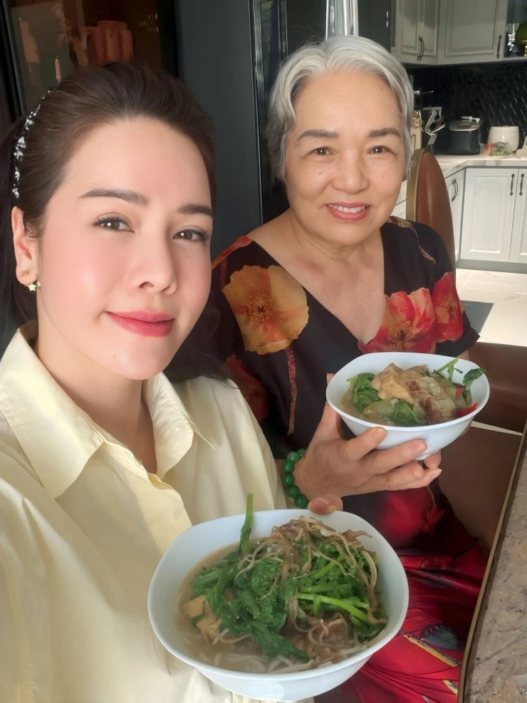 Ảnh sao 13/5: Tăng Thanh Hà được khen trẻ trung Ảnh sao 13/5: Tăng Thanh Hà được khen trẻ trung