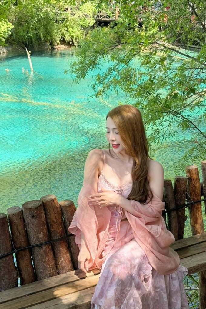 Ảnh sao 13/6: Lê Phương khoe sắc bên chồng con tại đêm tiệc Ảnh sao 13/6: Lê Phương khoe sắc bên chồng con tại đêm tiệc